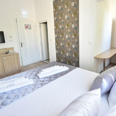 Villa Nina Hotel & Lounge Bar Szkopje Kültér fotó