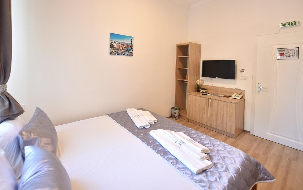 Villa Nina Hotel & Lounge Bar Szkopje Kültér fotó